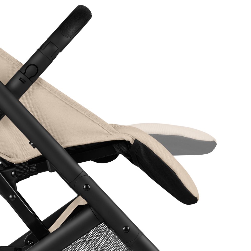 Коляска Cybex Beezy Almond Beige 2026 с бампером и дождевиком