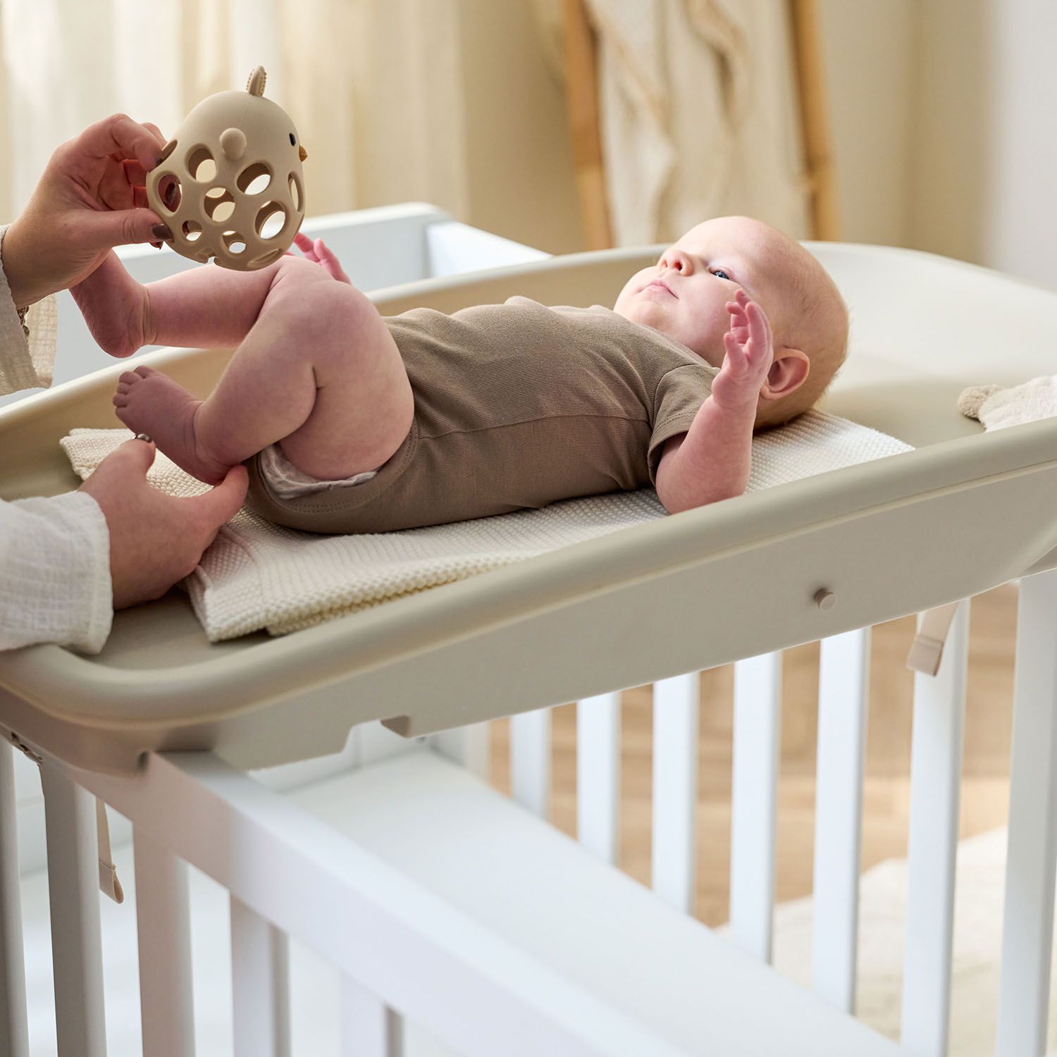 Пеленальная доска Tutti Bambini Cushi на жестком основании Mushroom