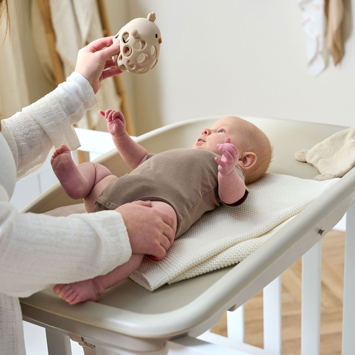 Пеленальная доска Tutti Bambini Cushi на жестком основании Mushroom