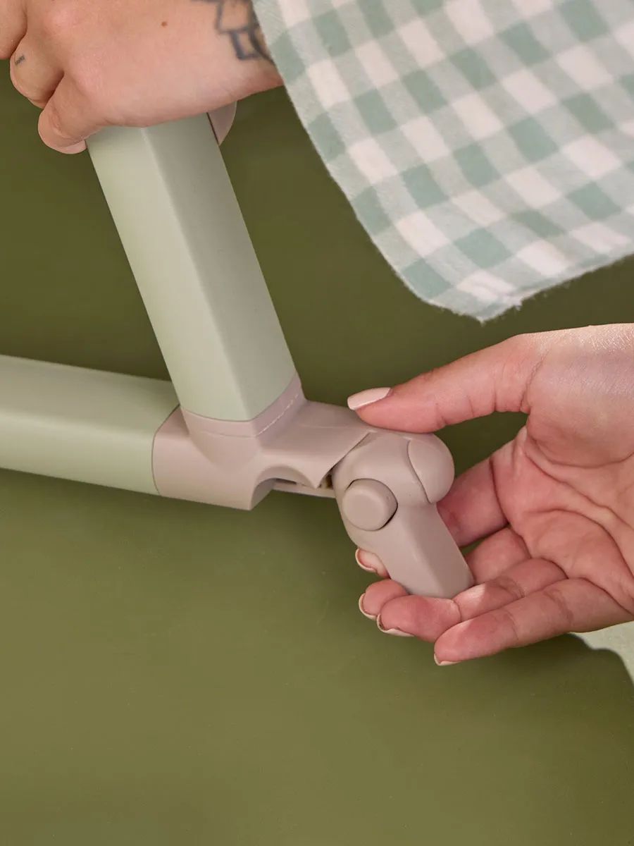Кровать (колыбель) Tutti Bambini CoZee Air 2 51х80,5 см Дуб/Зеленый (Drifted Oak/Eucalyptus) c колесами 211207/3960