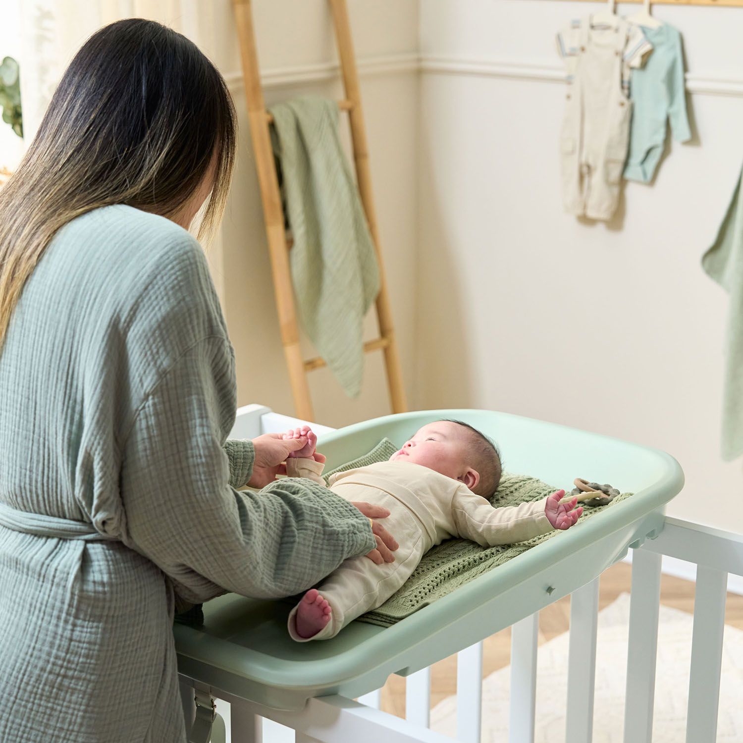 Пеленальная доска Tutti Bambini Cushi на жестком основании Leaf