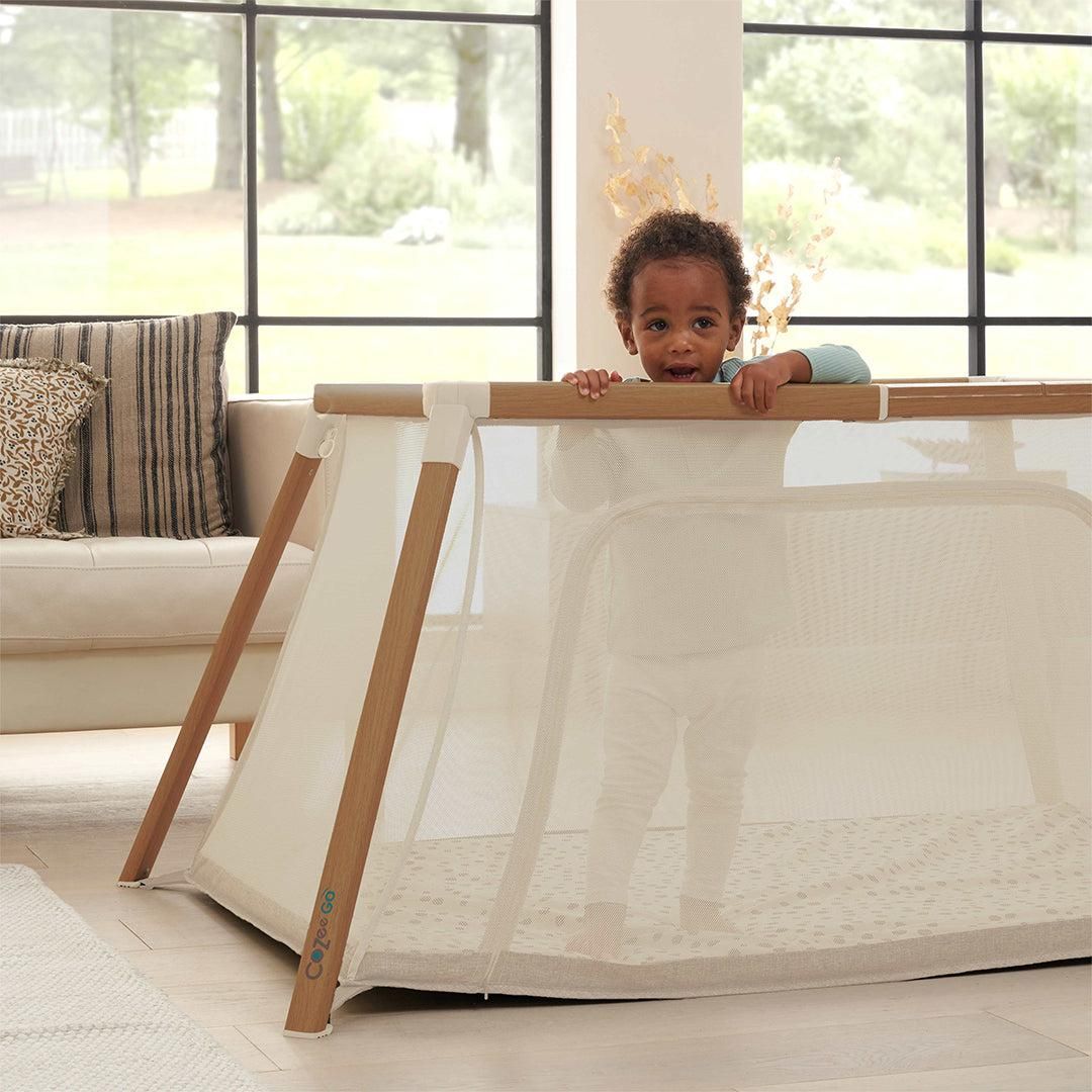 Манеж-кровать Tutti Bambini CoZee Go Scandinavian Walnut/Ecru