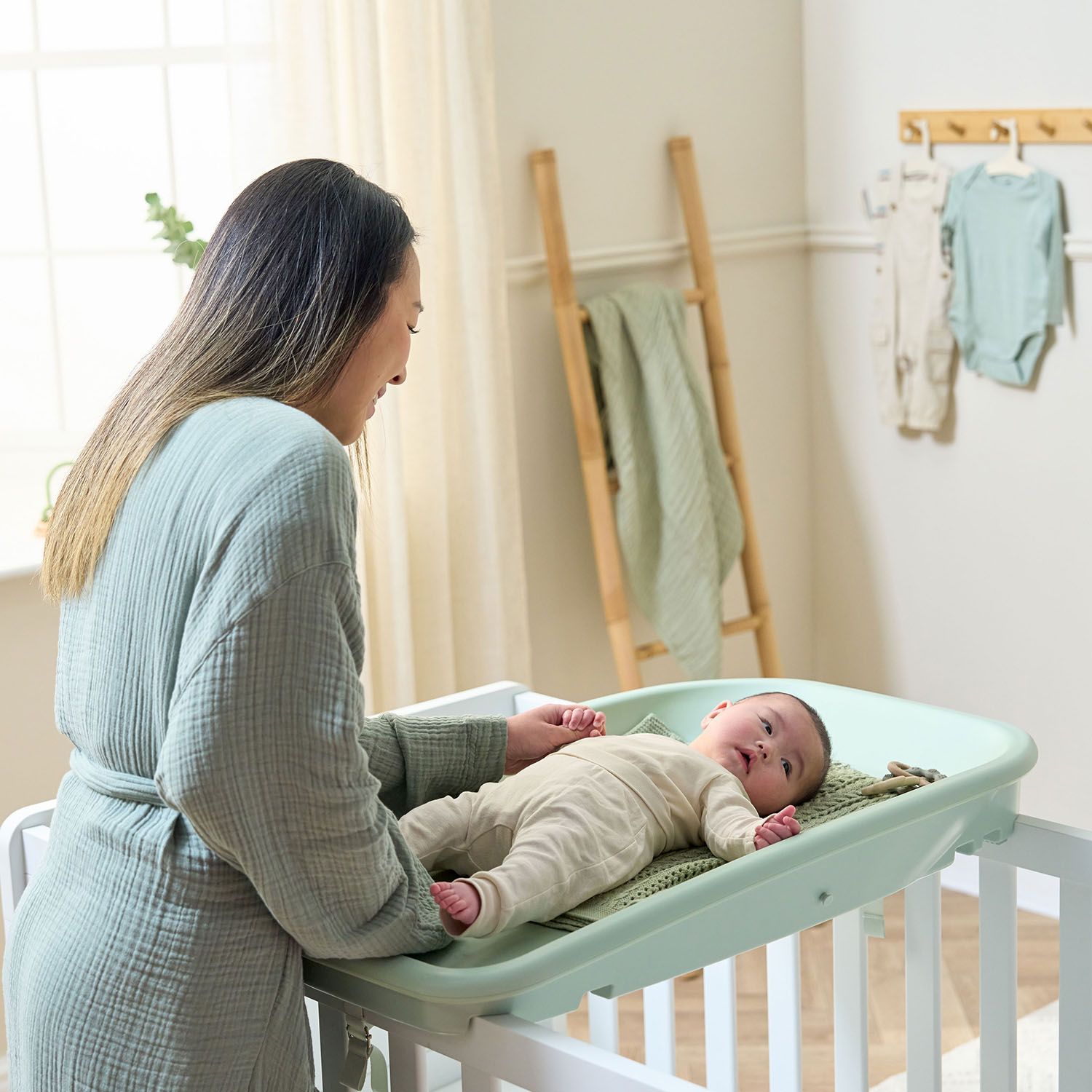 Пеленальная доска Tutti Bambini Cushi на жестком основании Leaf