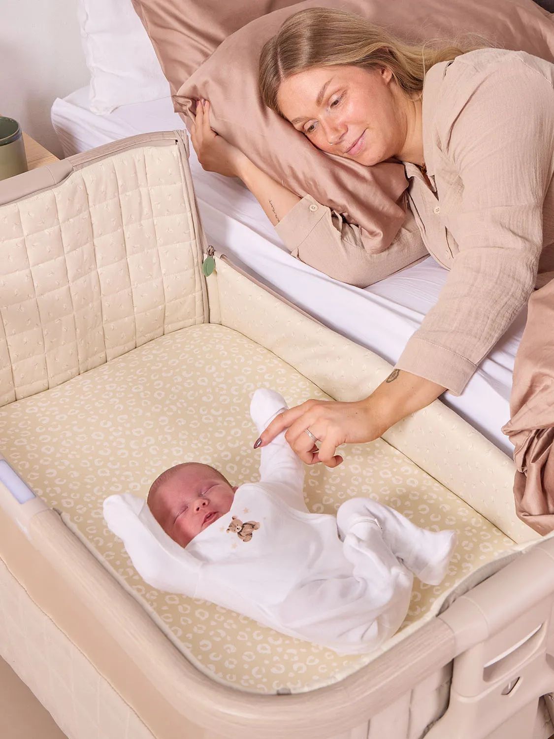 Кровать (колыбель) Tutti Bambini CoZee Air 2 51х80,5 см Орех/Какао (Soft Walnut and Cocoa) c колесами и качалкой 211207/3776