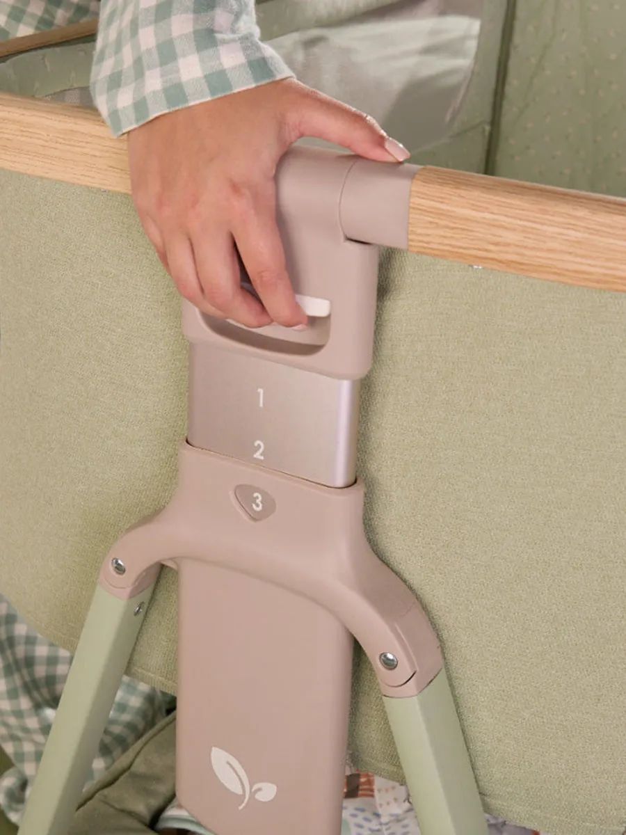 Кровать (колыбель) Tutti Bambini CoZee Air 2 51х80,5 см Дуб/Зеленый (Drifted Oak/Eucalyptus) c колесами 211207/3960