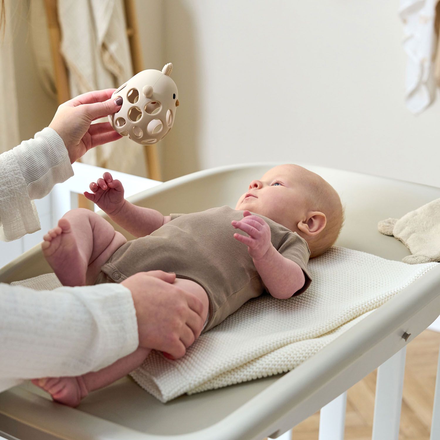 Пеленальная доска Tutti Bambini Cushi на жестком основании Mushroom