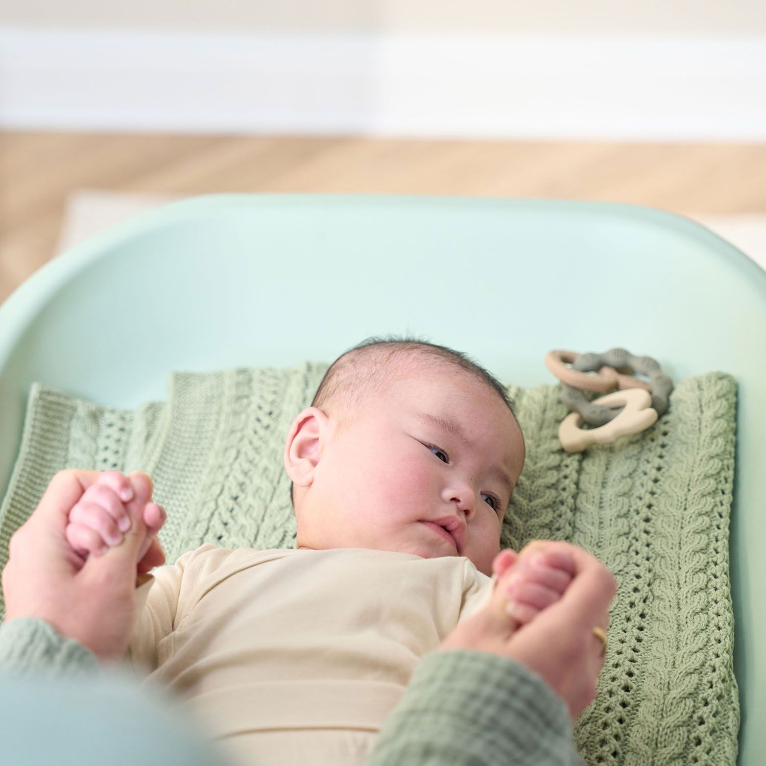 Пеленальная доска Tutti Bambini Cushi на жестком основании Leaf