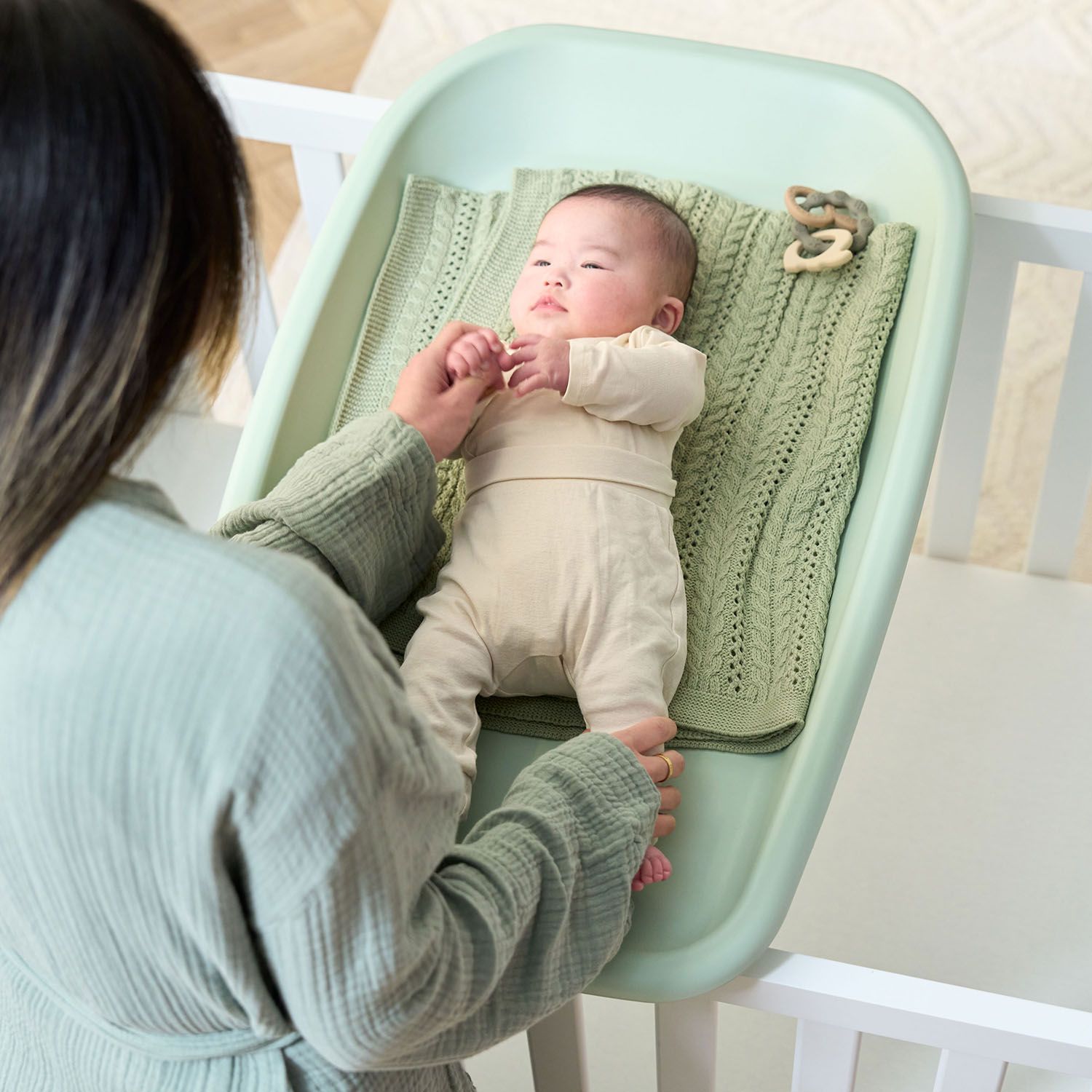 Пеленальная доска Tutti Bambini Cushi на жестком основании Leaf