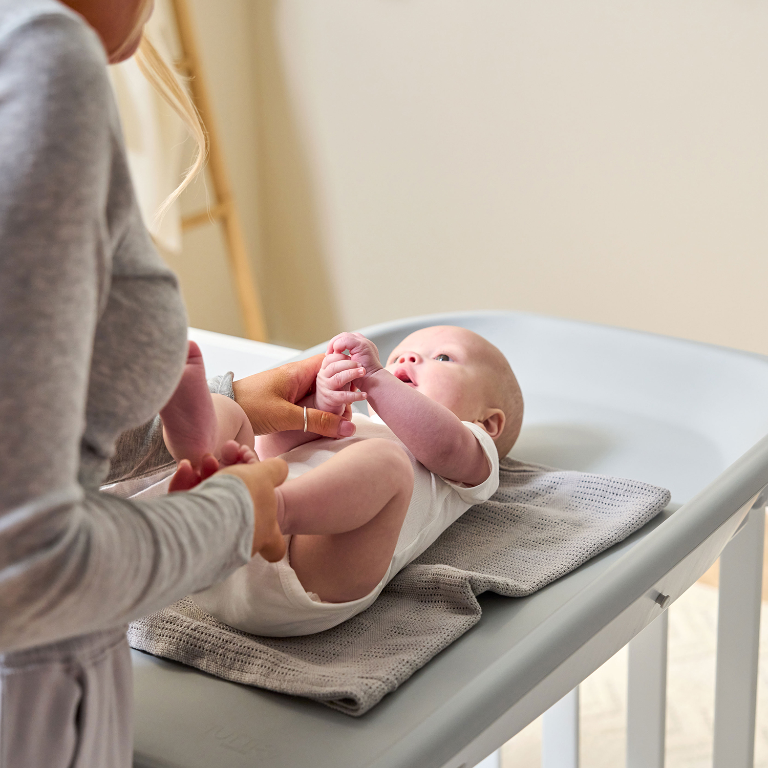 Пеленальная доска Tutti Bambini Cushi на жестком основании Cloud